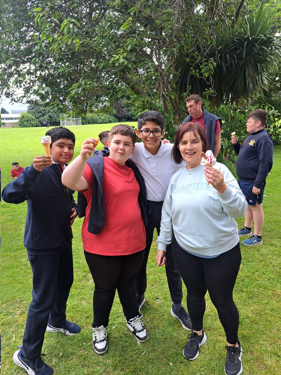 A well deserved ice-cream after a very exciting Activity Week in Loreto Senior 😅🍦#uachtarreoite #activityweek