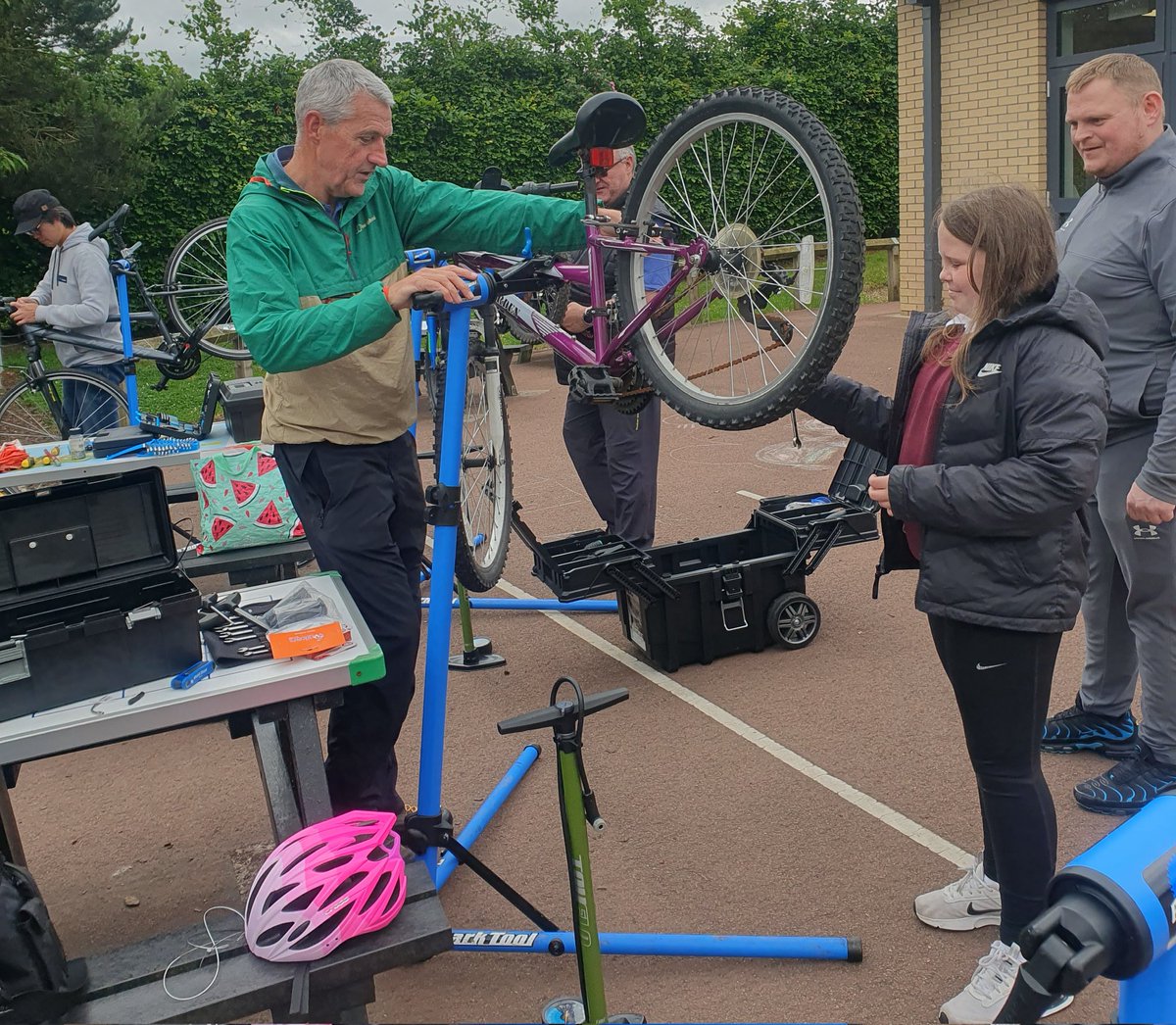 CJPS18's tweet photo. Our 'Dr Bike' session today was a big hit. 12 bikes serviced, with checks to  brakes, gears and tyres.  New handlebars stoppers were added to some. Massive thanks to the @HealthyValleys Gear Up Team and to our senior pupil and parent helper. 👏 🚲 https://t.co/tugvKwLYQs