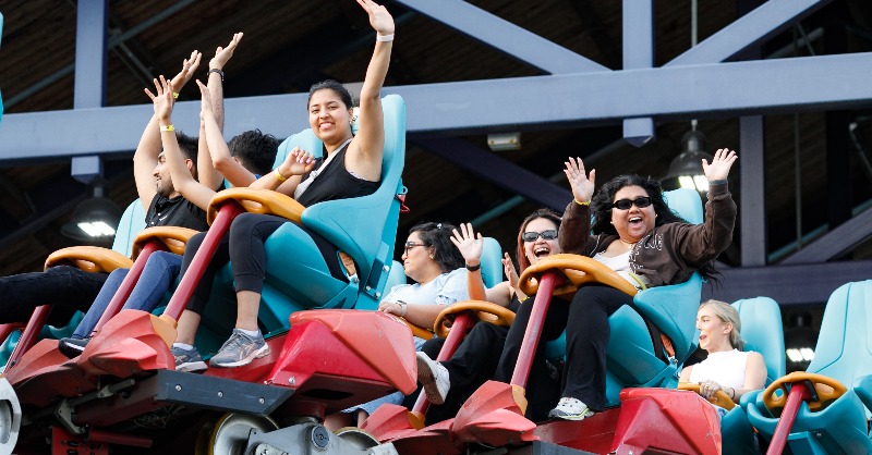 EYCanada's tweet photo. Better us, better working world.
Our EY people in the GTA, together with family and friends, enjoyed an evening full of amusement park rides and sweet treats at Canada’s Wonderland! Scroll below for a sneak peek. 📸
#EYCanada #BetterUs https://t.co/SpNcyNjlVx