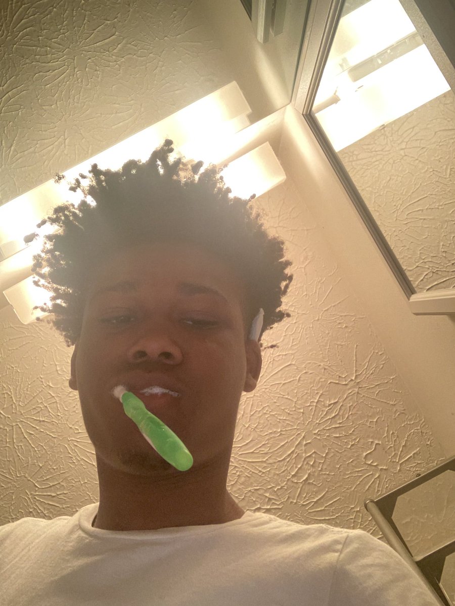 FREEDAMEN__'s tweet image. How i look at bitches in my dm saying #ineeddat😭😭💯