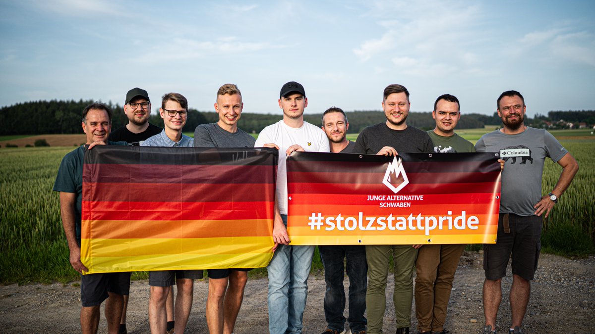 FranzSchmid_AfD's tweet photo. Die Jugend Schwabens ist stolz auf ihre Heimat! 🇩🇪

Zusammen haben wir die Flutkatastrophe gemeistert und zusammen feiern wir den #Stolzmonat!