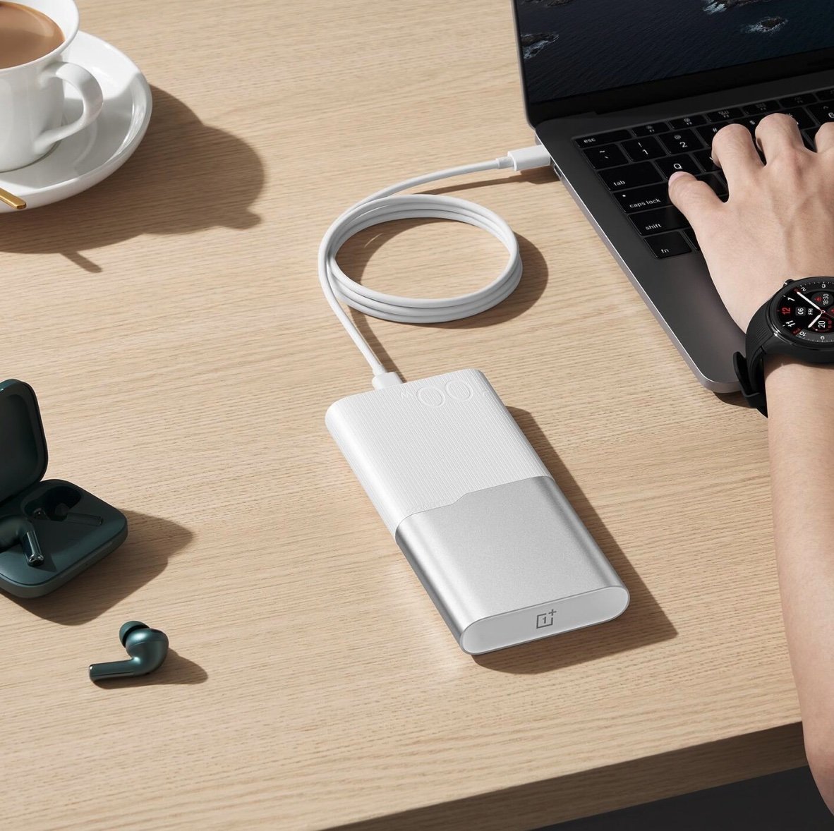 vinishkeshri12's tweet image. OnePlus 100W Super Flash Charge Power Bank Specifications :

🔹12000mAh capacity 
🔹100W output 
🔹45W input
🔹Blue Cloud Green &amp;amp; Silver Wing White colors

Expected Price 💴 ¥269 (~₹3100/$37). 
#OnePlus #OnePlusPowerBank #PowerBank