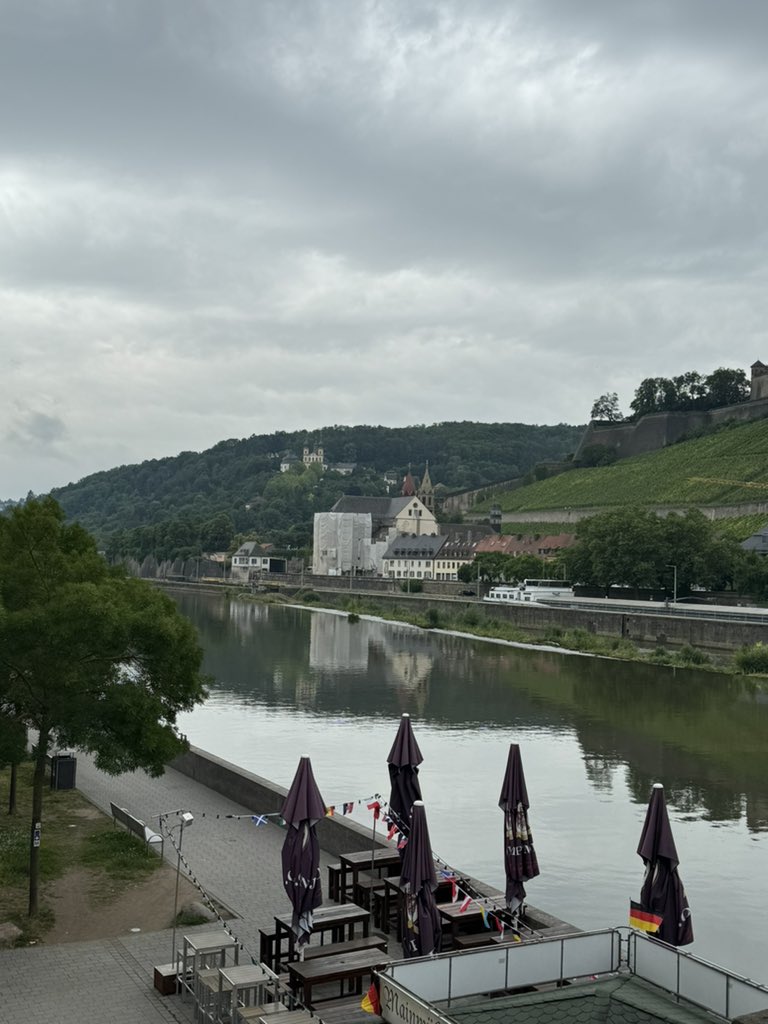 Herr Godsil tweet media