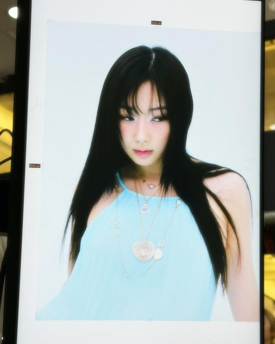 ꕮ⭒๋࣭   私の目を見てください！  . . ᧔᧓ . .