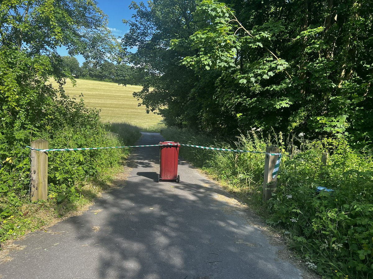 Dave Nelson (@daveynelson) on Twitter photo Dear <a href="/Goodwood_Races/">Goodwood Racecourse</a> attendees.
My driveway is not an access route to the racing or the 3FN music events. The private signs and the house name on the driveway should give a clue but after the 6th car and the 5minute arguing about access to Goodwood I’ve resorted to taping Dear <a href="/Goodwood_Races/">Goodwood Racecourse</a> attendees.
My driveway is not an access route to the racing or the 3FN music events. The private signs and the house name on the driveway should give a clue but after the 6th car and the 5minute arguing about access to Goodwood I’ve resorted to taping