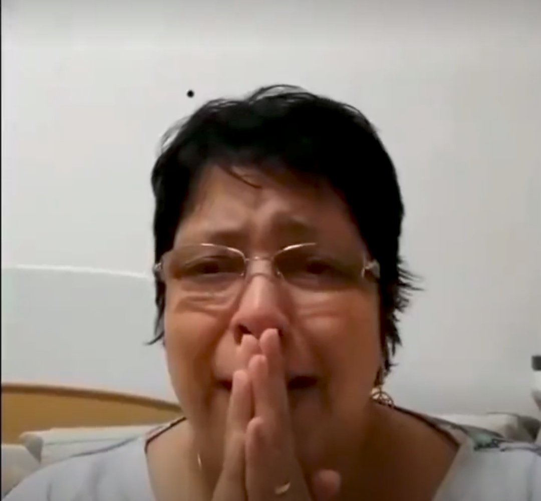 dprwianc's tweet image. atendi uma francesa hoje muito muito muito linda ela me elogiou durante  todo o atendimento e me chamou de &quot;ma belle&quot;  pediu meu número e eu nem pude dar pq meu chefe tava do meu lado e ele sabe falar inglês, mds tomare que ela me procure de novo na recepção eu quero aquela mulhe