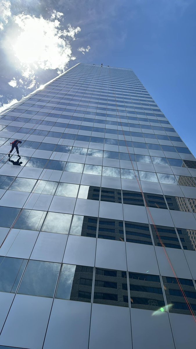 ItsAlexDuta's tweet photo. Most of you know I’m a pilot but very few know I’m actually terrified of heights.

Today I rappelled off of a 450’ building in downtown Denver. The experience was surreal.

I focused on my inner self, drowned out the ego, and stepped over the edge. https://t.co/VWE9ZNfhmV