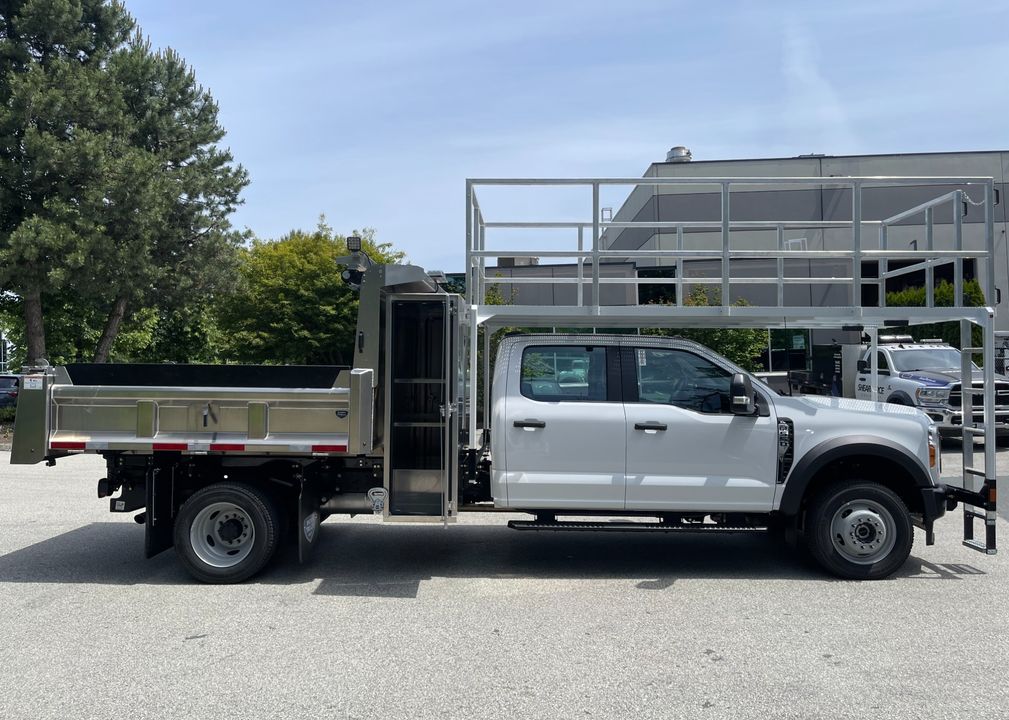 WorkTruckWest's tweet image. 🔶Reach Your Objectives with this Versatile Dump Platform Build 🔶 
This Work Truck West 9' Aluminum Dump on a 2023 Ford F550 Crew Cab Chassis is for a Local Roads Department. They will be using the 14’ Platform to Trim Trees Along the Road! #WorkTruckWest #NeedsMet #F550