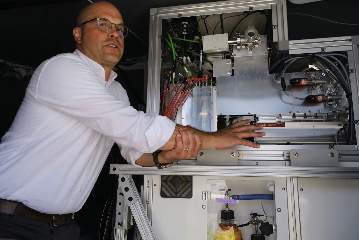JohnsHopkinsEHE (@johnshopkinsehe) on Twitter photo A Ride in a Chemical-Sniffing Van Shows How Heat Amps Up Pollution
“If you want a chemical reaction to go faster, you add heat.On hotter days, it’s the same idea.” <a href="/ProfPeteD/">Peter DeCarlo</a>
<a href="/nytimes/">The New York Times</a>
ow.ly/Oj4f50SnhG3 A Ride in a Chemical-Sniffing Van Shows How Heat Amps Up Pollution
“If you want a chemical reaction to go faster, you add heat.On hotter days, it’s the same idea.” <a href="/ProfPeteD/">Peter DeCarlo</a>
<a href="/nytimes/">The New York Times</a>
ow.ly/Oj4f50SnhG3