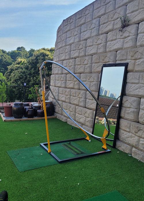 Proswing_Inc's tweet image. #스윙플레인2.0으로 #드라이버스윙궤도 #아이언스윙궤도 연습교정~ 실제 드라이버 길이 연습배트와 7번 아이언 길이 연습배트로 링에 걸쳐서 완벽한 스윙을 만들어 냅니다. 제품문의:1899-6637
#골프연습스윙 #골프스윙자세교정 #드라이버스윙도구 #아이언스윙도구 #드라이버궤도교정 #아이언궤도교정