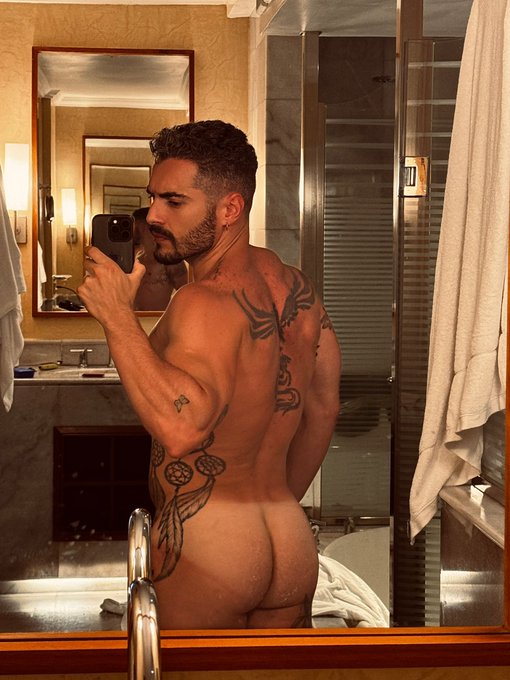 Watch Iggle Pringle's leaked NSFW photo on TwXstars