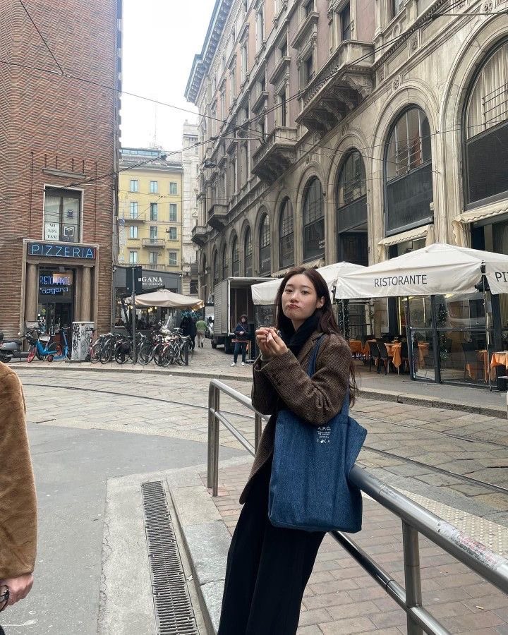 ilonathine's tweet photo. @bebybiu Ilona in Italia. https://t.co/aFKLKPuJW3