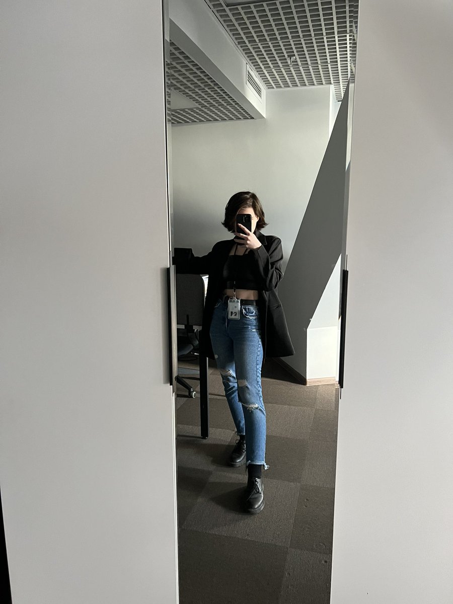 __ekans's tweet photo. Женя Хэбифейшел, была такая в твиттере, вдруг помните 

Это она сейчас https://t.co/0rmOzFcjsw