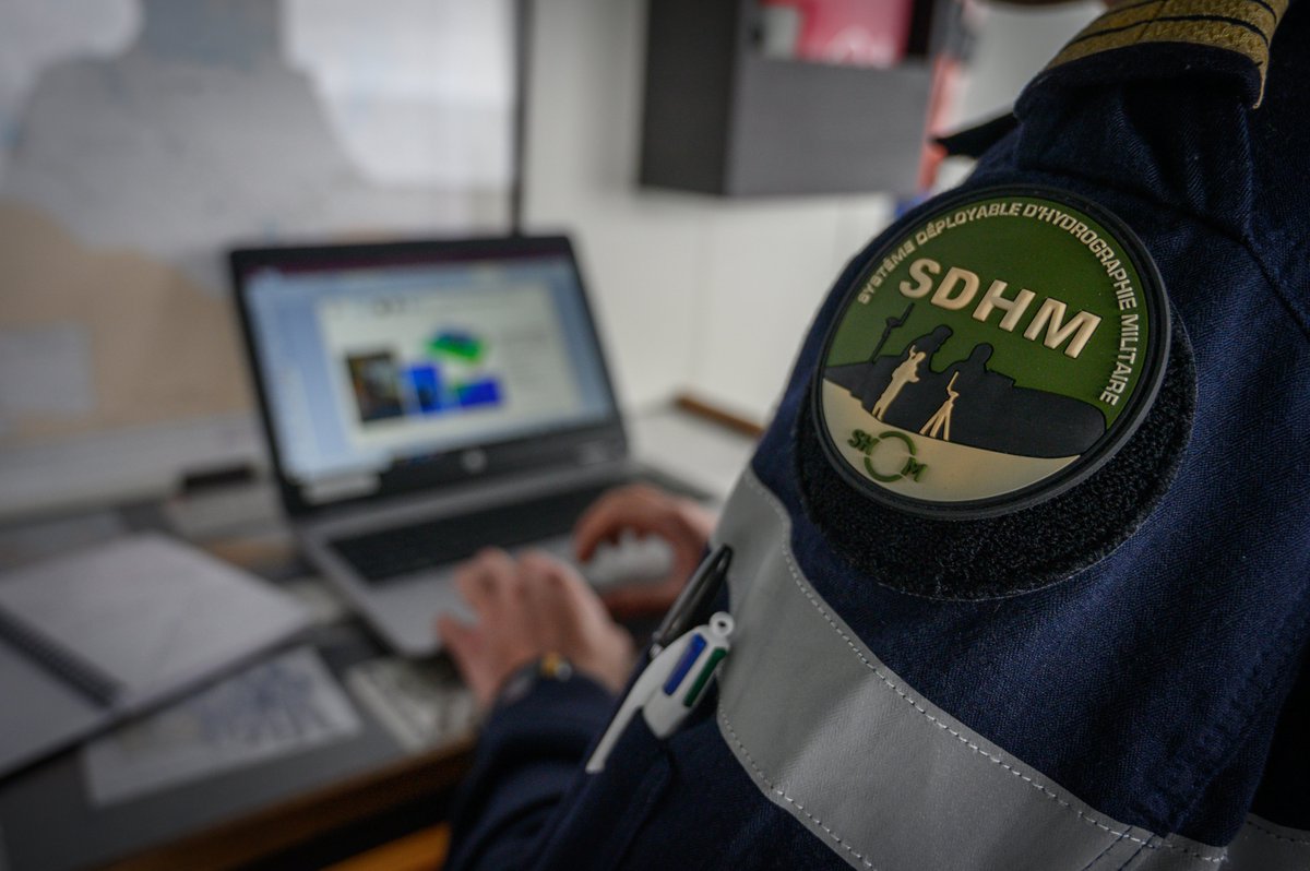 MarineNationale's tweet photo. #Hydrographie | Le @shom_fr appuie les forces armĂ©es dans la conduite de nos opĂ©rations. Ă bord de nos đłïž, le Shom opĂšre sur tous les ocĂ©ans afin dâacquĂ©rir de la donnĂ©e hydro-ocĂ©anographique. La derniĂšre mission ensemble ? Celle du BH Borda dans le golfe de GuinĂ©e ! https://t.co/MdaT62clJL
