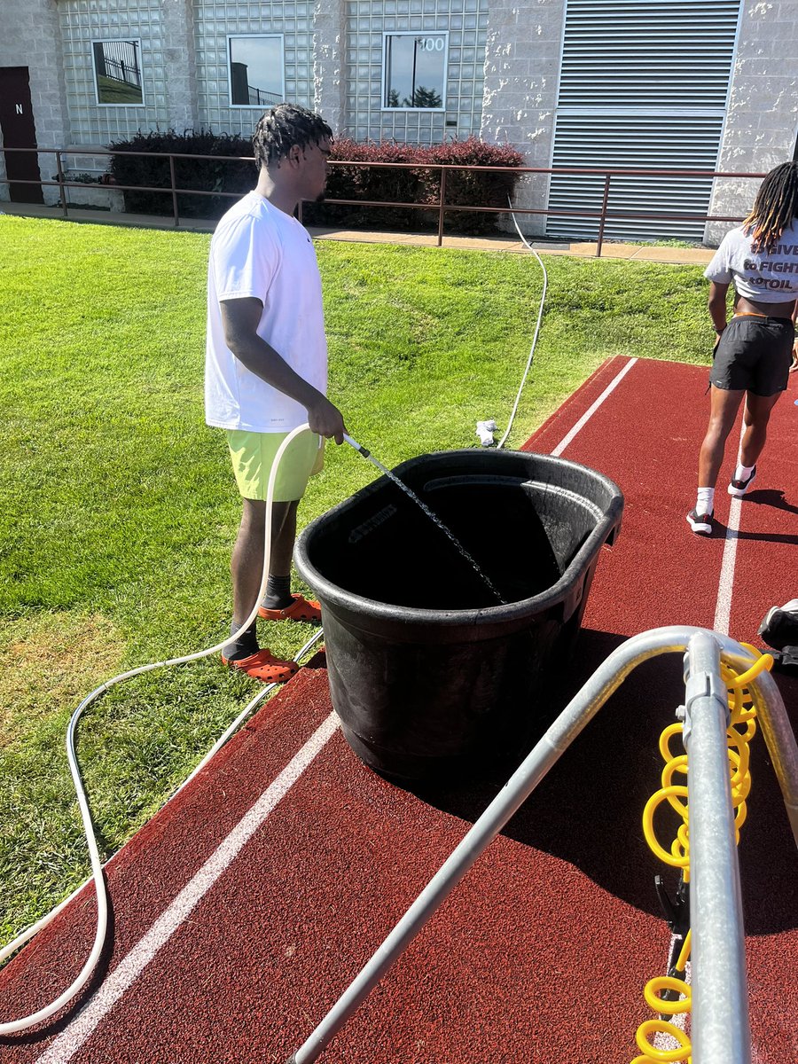 300TOUGH's tweet photo. Ice Baths for the Win! 🥶💪🏽😂
#RecoveryDay https://t.co/BWxxnfeGH5