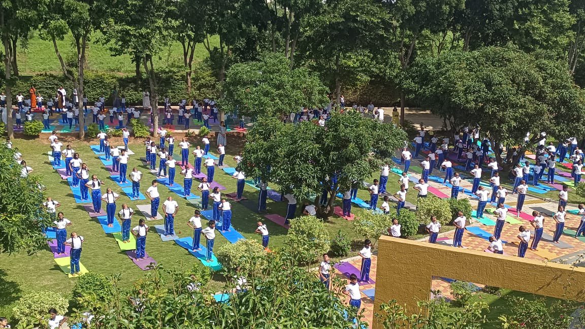 GDIS987's tweet photo. International Yoga Day Celebration at Green Dot Campus!

#yoga #yogaday2024 #bengaluru #InternationalSchool #BestInternationalSchool #ICSESchoolElectronicCity #TheBestEducationforYourChild #BestInternationalinBangalore #GREENDOTInternationalSchool #InternationalYogaDay https://t.co/S06Redo0Qw