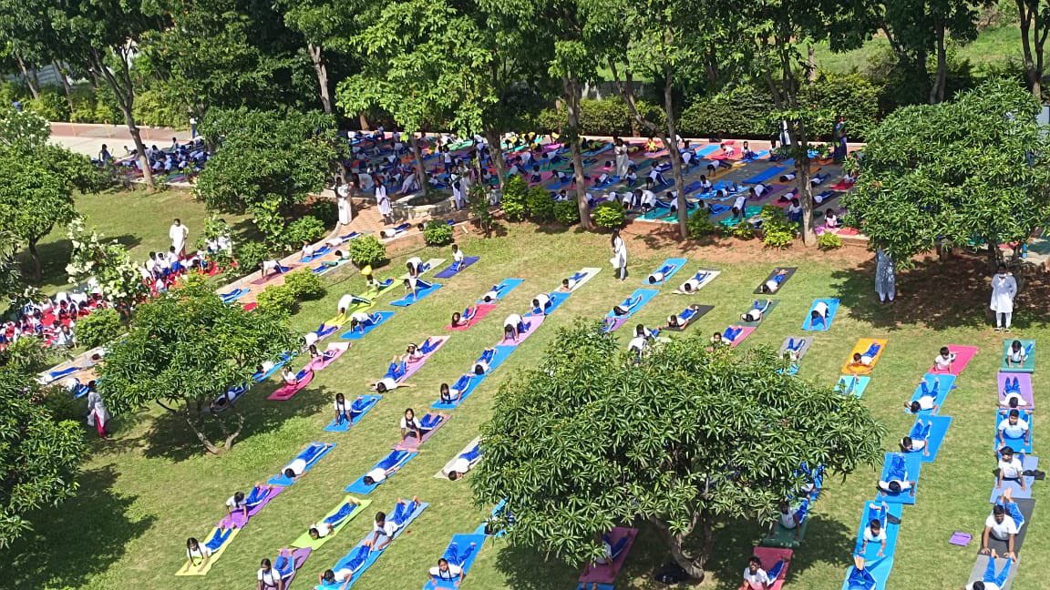 GDIS987's tweet photo. International Yoga Day Celebration at Green Dot Campus!

#yoga #yogaday2024 #bengaluru #InternationalSchool #BestInternationalSchool #ICSESchoolElectronicCity #TheBestEducationforYourChild #BestInternationalinBangalore #GREENDOTInternationalSchool #InternationalYogaDay https://t.co/S06Redo0Qw