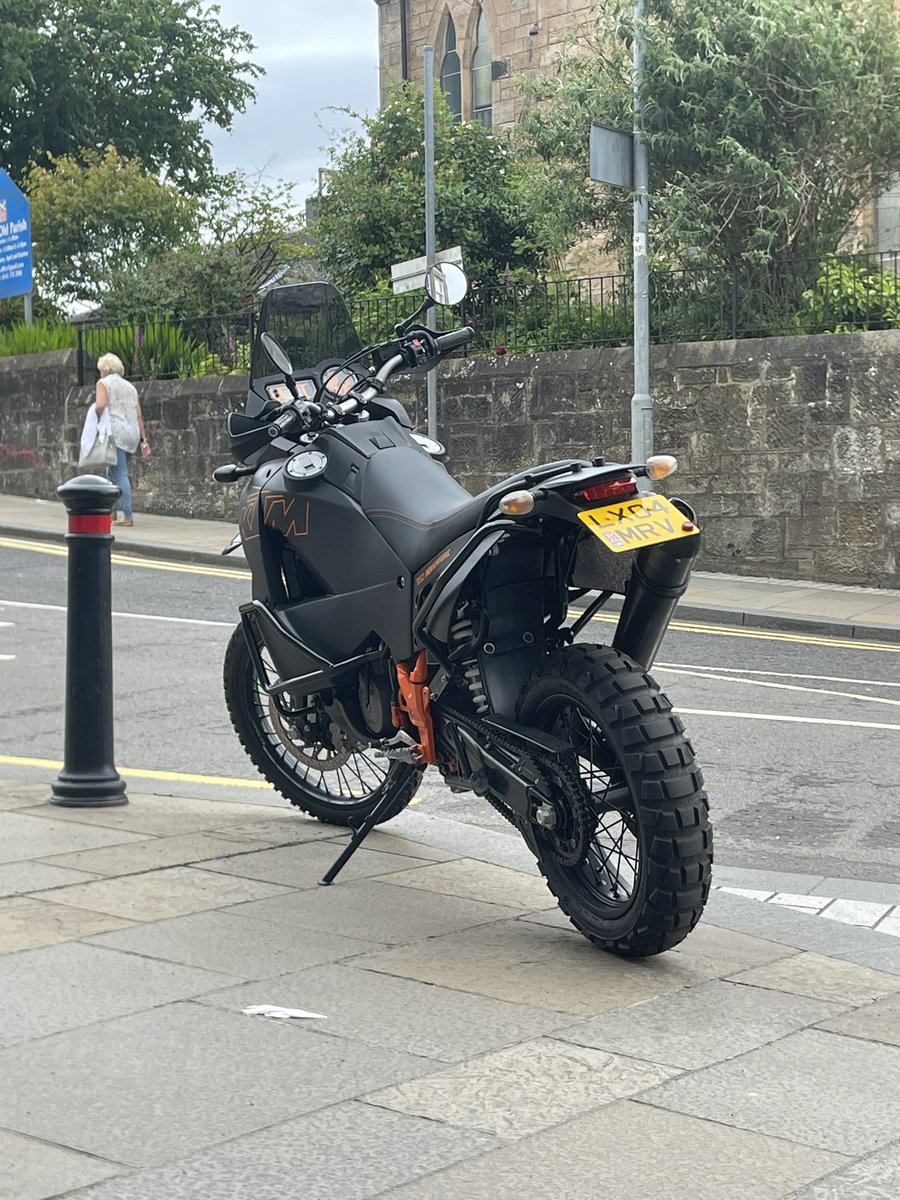 It’s a cafe racer kind of afternoon 👍