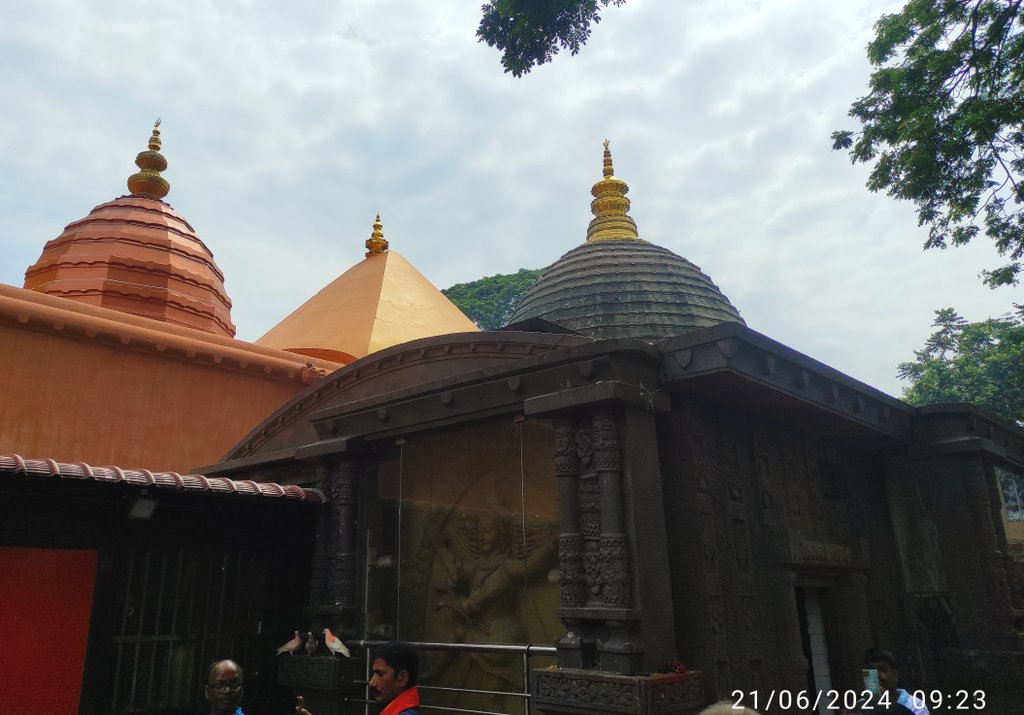 KamakhyaTemple1's tweet image. Experience the vibrant vibes of
AMBUBACHI MAHAYOG 2024 🌺🙏

Photo courtesy - @SubhamKumarIn

#JaiMaaKamakhya  @Ambubachi