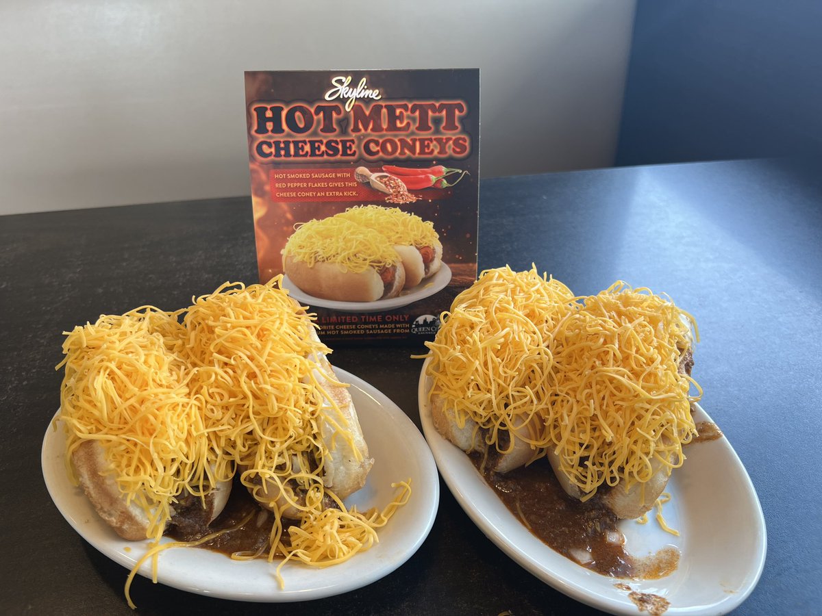 QCSausage's tweet image. The weekend is here….😎🔥
#itsskylinetime #hotmettconeys @Skyline_Chili