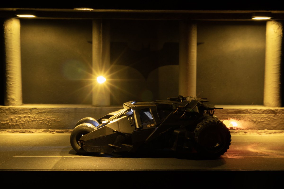 tsu2pac's tweet photo. BANDAI Batmobile Tumbler 1/35 
完成!!ジオラマにしてみた

#バットモービル
#ダークナイト https://t.co/IsAzk1r6vM