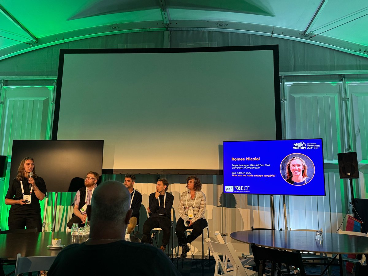 BYCS_org's tweet photo. Session on community building through bike kitchens at #VeloCity2024: Romee Nicolai from UvA discusses how bicycles stimulate autonomy, facilitate learning, and foster relationships among users, promoting circularity and self-repair. 🚴♀️🔧 @VelocitySeries #Bikekitchen https://t.co/8SC4LZdVG4