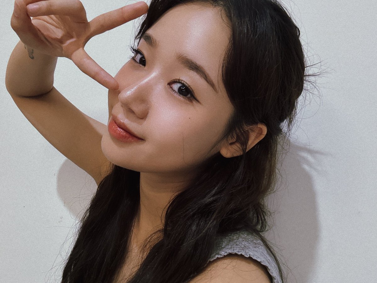 [YOOJUNG WEVERSE]
Our beloved Ki-Lings~ ♡ 
It's very hot these days!
Be careful of the heat - be careful of the air conditioner wind!!
Make sure to always bring a thin outerwear ◡̈  
#위키미키 #WekiMeki #Coincidestiny