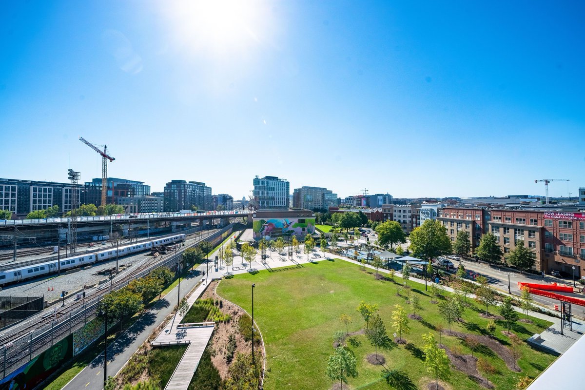 Residents at ONE501 can take advantage of Alethia Tanner Park, heralded as DC’s Best Dog Park, without having to leave home. The park is situation directly in back of the building and hosts a myriad of community events throughout the year. #ONE501 #FoulgerPratt