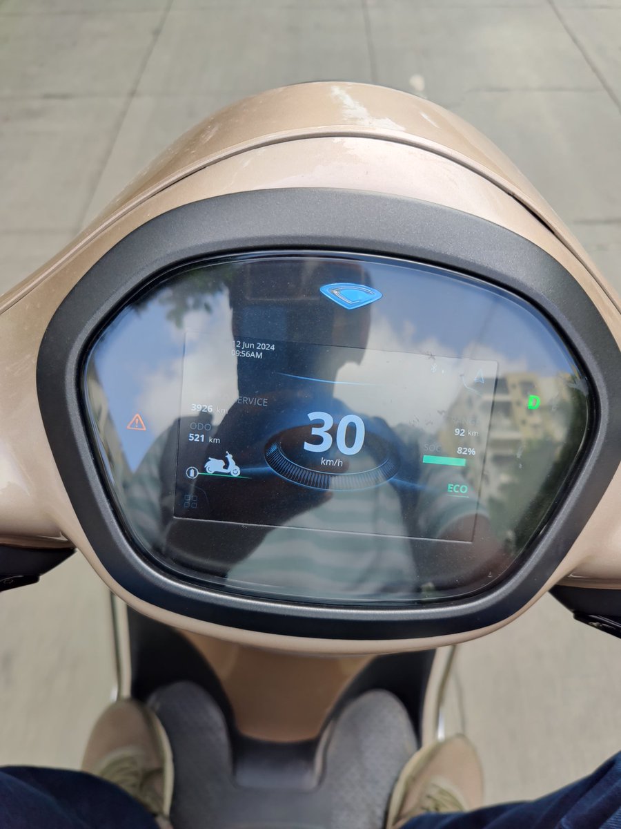 sumit_vashistha's tweet image. @_bajaj_auto_ltd My 1-month-old Chetak EV Premium 2024 has persistent issues: sudden deceleration, warning light, speed drops from 60 to 30 km/h. MCU, throttle changed, now battery? Poor quality, manufacturing defects. Dangerous to drive. #BajajChetak #EVProblems #NoHelp