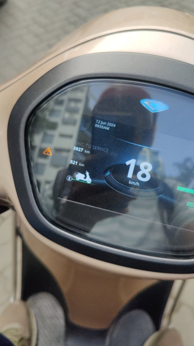 sumit_vashistha's tweet image. @_bajaj_auto_ltd My 1-month-old Chetak EV Premium 2024 has persistent issues: sudden deceleration, warning light, speed drops from 60 to 30 km/h. MCU, throttle changed, now battery? Poor quality, manufacturing defects. Dangerous to drive. #BajajChetak #EVProblems #NoHelp