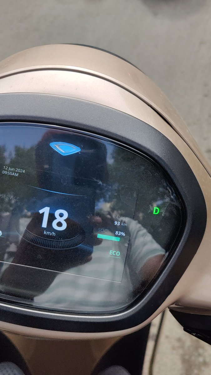 sumit_vashistha's tweet image. @_bajaj_auto_ltd My 1-month-old Chetak EV Premium 2024 has persistent issues: sudden deceleration, warning light, speed drops from 60 to 30 km/h. MCU, throttle changed, now battery? Poor quality, manufacturing defects. Dangerous to drive. #BajajChetak #EVProblems #NoHelp