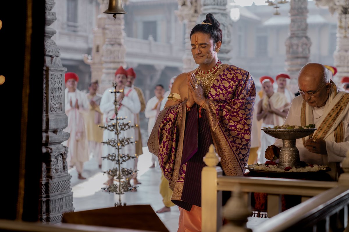 Now watching #Maharaj on <a href="/NetflixIndia/">Netflix India</a> 🔥 Loving it till now. Excited to watch it.
Junaid Khan will be a revelation. A natural. An actor is born
Jaideep Ahlawat is superb. Something completely different
A special word of praise for producer Aditya Chopra &amp; director <a href="/sidpmalhotra/">siddharth malhotra</a>