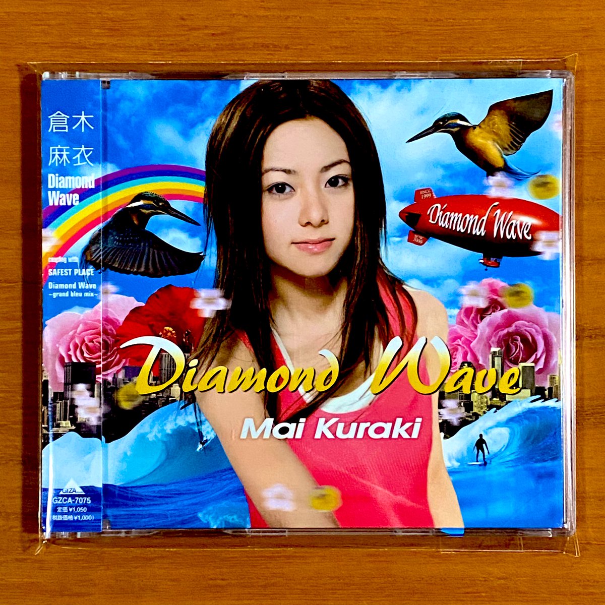 astromaniax26's tweet photo. 本日で発売から18年!
2006年6月21日 発売
【Diamond Wave/倉木麻衣】
告知ポスターとCD
オリコン最高7位
倉木の夏が今年もやってくる♪
ってカンジでしたね!
同名のアルバムも
1ヶ月半後に発売
#倉木麻衣
#DiamondWave
#24thシングル
#ビーイング
#GIZA
#マキシシングル
#ポスターとCD https://t.co/JoDxIWa8KT