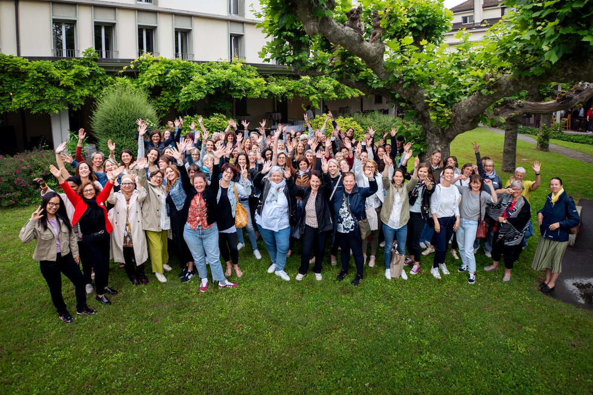 CMSvaud's tweet photo. Le 14 juin, nos équipes petite enfance ont échangé sur des thématiques vécues par les familles vaudoises, afin de mieux répondre aux besoins des jeunes enfants et favoriser l’égalité des chances avant l’entrée à l’école.  Nos prestations➡️ https://t.co/59MJMsWNbi https://t.co/l4ORG1V3VW