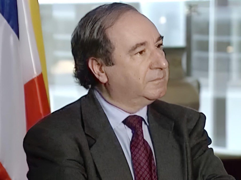 MagistraThor's tweet photo. El propio diputado proponente de la enmienda que modifico el sistema, Sr. Bandrés, se arrepintió años mas tarde amargamente en un artículo publicado en el diario El Pais titulado “Yo tuve la culpa”. Dijo: “Esto no tiene nada que ver con lo que diseñamos política y jurídicamente entonces. La verdad es que esto da mucha vergüenza«, escribió el 31 de octubre de 1990. 
Bandrés confesó que entonces no pensó en la capacidad «de algunos partidos políticos para subvertir todo lo que tocan».
«La exigencia de mayorías cualificadas era una estricta invitación al consenso democrático para designar a los ‘mejores’. Nada tiene que ver con este grosero y ramplón reparto de la tarta del poder judicial, incluida la guinda presidencial», escribió.