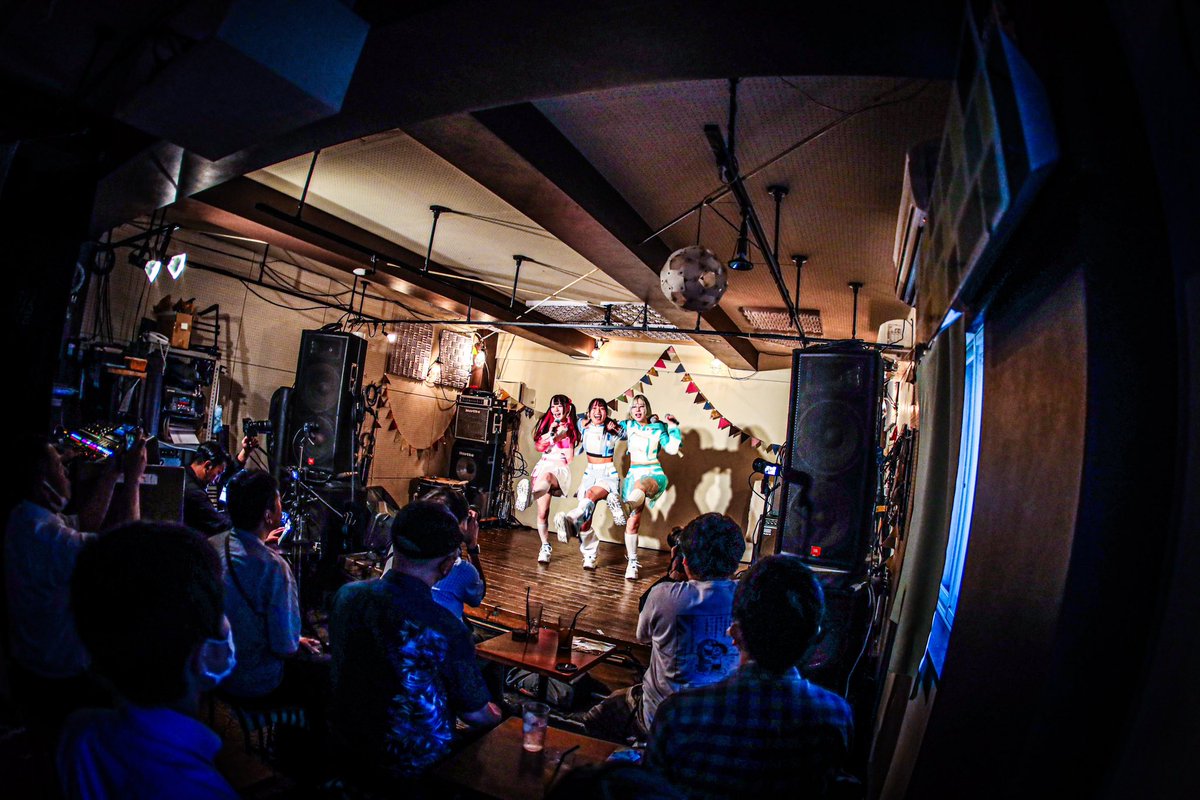 arpara456's tweet image. 『わくだん祭り』モナレコード　#idol_program #アイドルプログラム 今日の共演者みんな歌上手いから新人ちゃん達かわいそうと思ってたら3人ともスゲー歌上手い、てかサブスク音源よりライブの方が歌声が良い☺️めらりんこ氏の好きな曲が次の日に変わるってのも納得。良い現場👍毎回撮可だったらなぁ😅