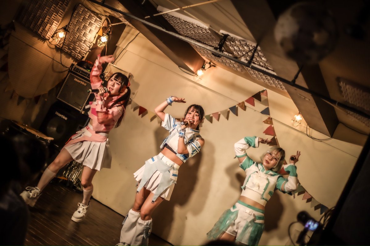 arpara456's tweet image. 『わくだん祭り』モナレコード　#idol_program #アイドルプログラム 今日の共演者みんな歌上手いから新人ちゃん達かわいそうと思ってたら3人ともスゲー歌上手い、てかサブスク音源よりライブの方が歌声が良い☺️めらりんこ氏の好きな曲が次の日に変わるってのも納得。良い現場👍毎回撮可だったらなぁ😅