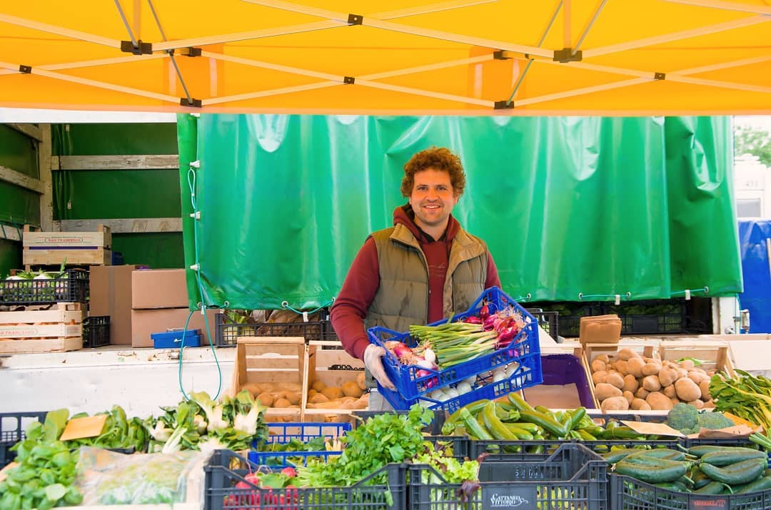 🏙️Cities can play a crucial role in including🧑‍🌾farmers in food system decision making processes.

🧐Learn how in the article by <a href="/franciscahpk/">Francisca Feiteira</a> &amp; <a href="/PantzerYael/">Yael Pantzer</a> from <a href="/SlowFoodEurope/">Slow Food Europe</a>, <a href="/food_trails/">Food Trails</a> Crosscutting Managers on Innovation &amp; Engagement.

➡️…odtrails.milanurbanfoodpolicypact.org/innovative-app…