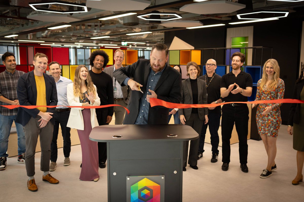 growldnbusiness's tweet image. Last week our Deputy Mayor for Business and Chair of @londonpartners @howarddawber along with our North American team was honoured to attend the opening of @RecursionPharma new office in #London at Pancras Square, King’s Cross 👏.

The site will provide Recursion and @valence_ai,…