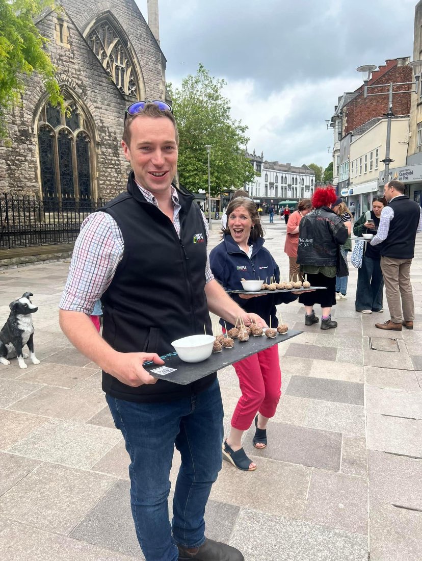 LlyrDerwydd's tweet photo. Busy morning in Cardiff helping @NFUCymru promoting and supporting Welsh food and farming.

#welshfarmingweek 
#SecureWelshFood #DiogeluBwydCymru https://t.co/wUVG5dsL2D