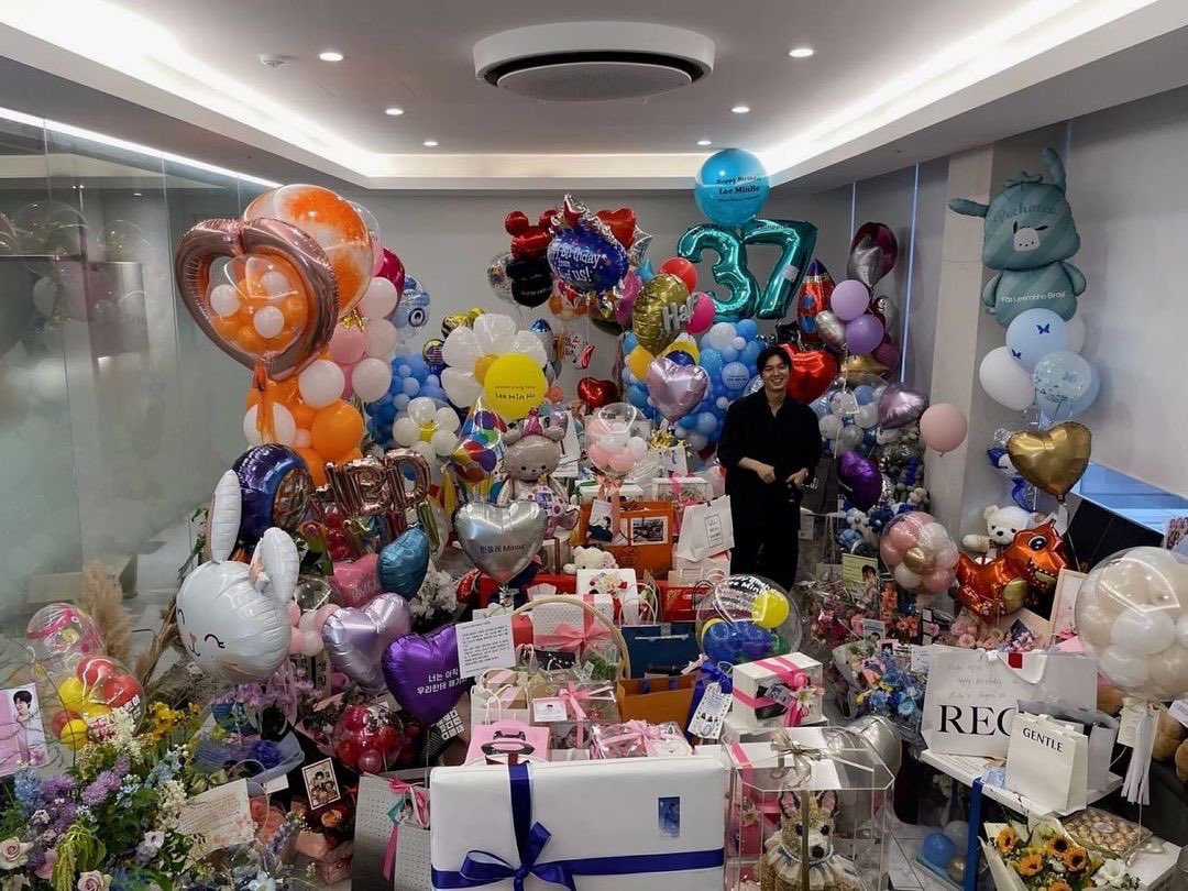 HAPPY BIRTHDAY LEE MINHO🎂🥳
Update Ig Lee Minho

여러분들 덕분에 오늘의 하루가 또 마음 가득 채워집니다.
늘 감사하고 감사합니다. 😍😍
“Thanks to all of you, today's day is filled again.
Always thank you and thank you.”
LOVE YOU ❤️🥹