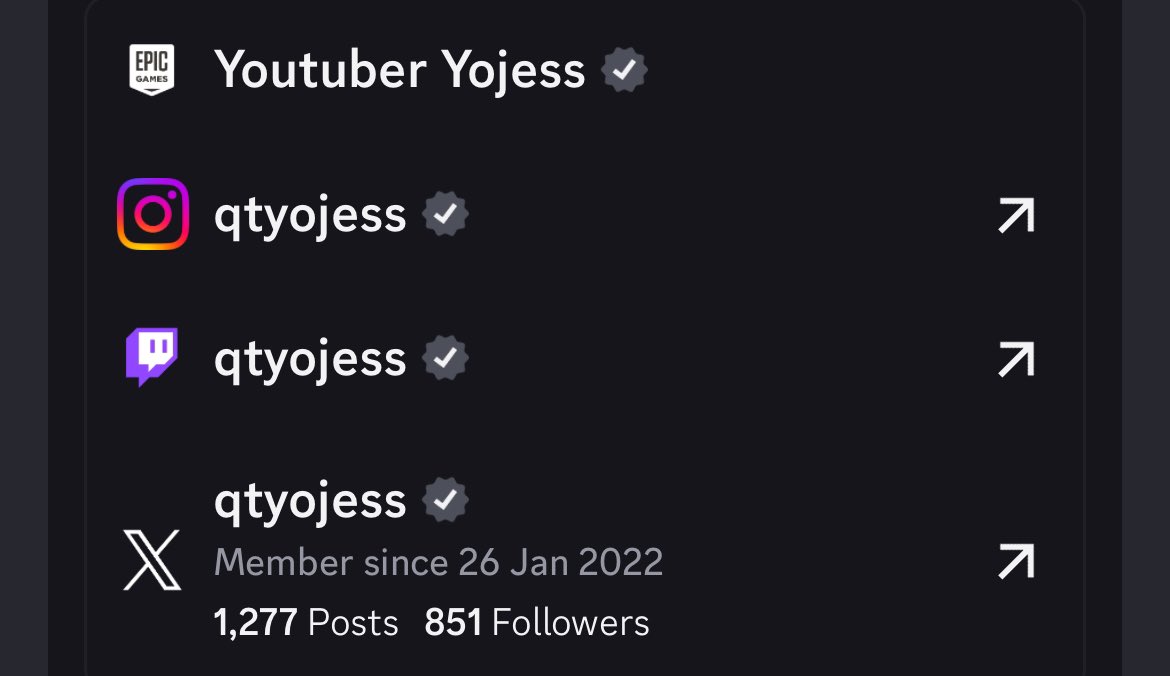 egirlresort's tweet photo. ⚠️ @AdmireRegions 19 year old Admire Management @qtyojess sending explicit images to underage minors from the com ⁉️

she also sells her nudes on snapchat 😭 https://t.co/d3nKbLcxTP