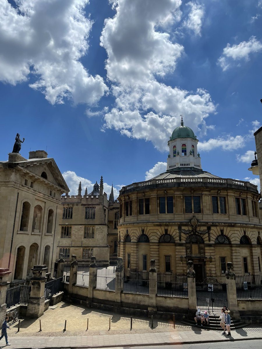 suchprettyeyes's tweet photo. Great to be at @UniofOxford (in glorious sunshine!) for the @turinginst #TuringHumanities AGM and (just kicking off), our event The Impact of Generative AI on the Digital Humanities: Disruption in Research and Education. https://t.co/a1Cjg3BcXm