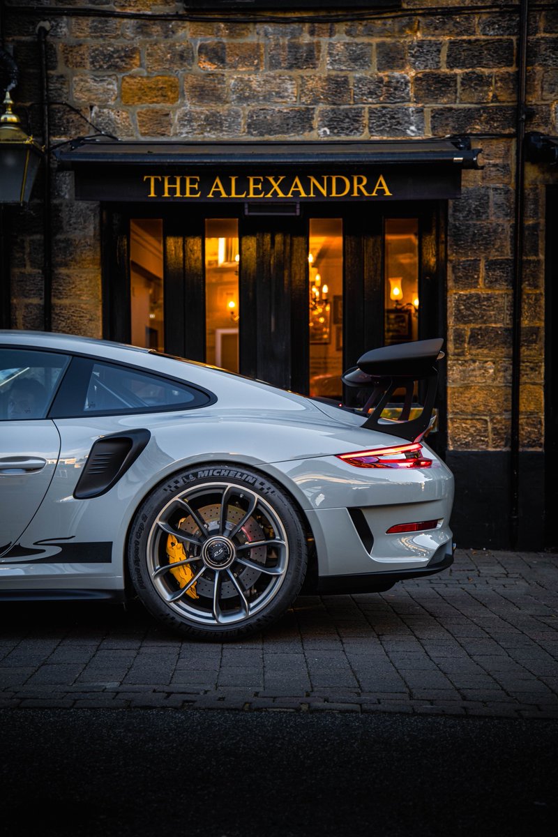 OracleCFinance's tweet image. #FundedByOracle
We love being sent images from our customers of their cars that we have helped them fund. Especially when they look as good as these images of this Porsche 911 GT3 RS taken in nearby #Harrogate.
#Porsche
We are a credit broker not a lender: oracle.bz/FindOutMore
