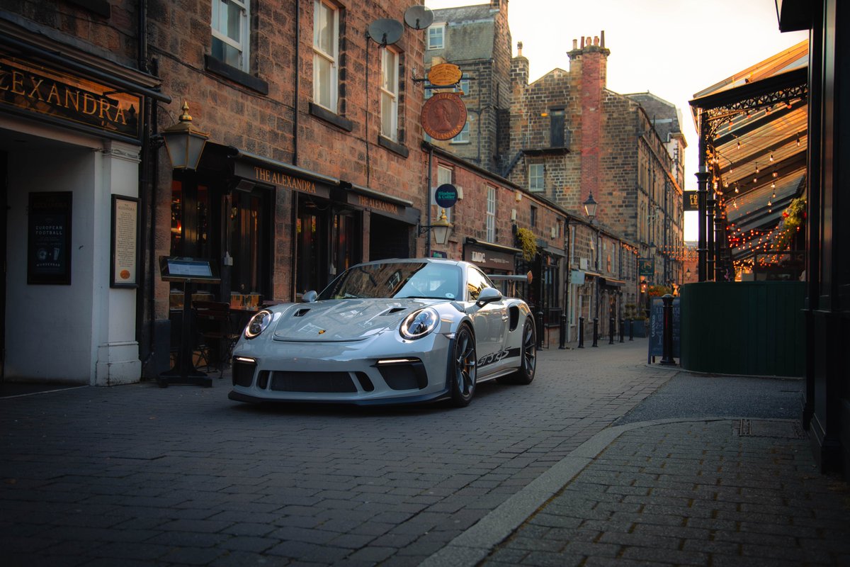 OracleCFinance's tweet image. #FundedByOracle
We love being sent images from our customers of their cars that we have helped them fund. Especially when they look as good as these images of this Porsche 911 GT3 RS taken in nearby #Harrogate.
#Porsche
We are a credit broker not a lender: oracle.bz/FindOutMore