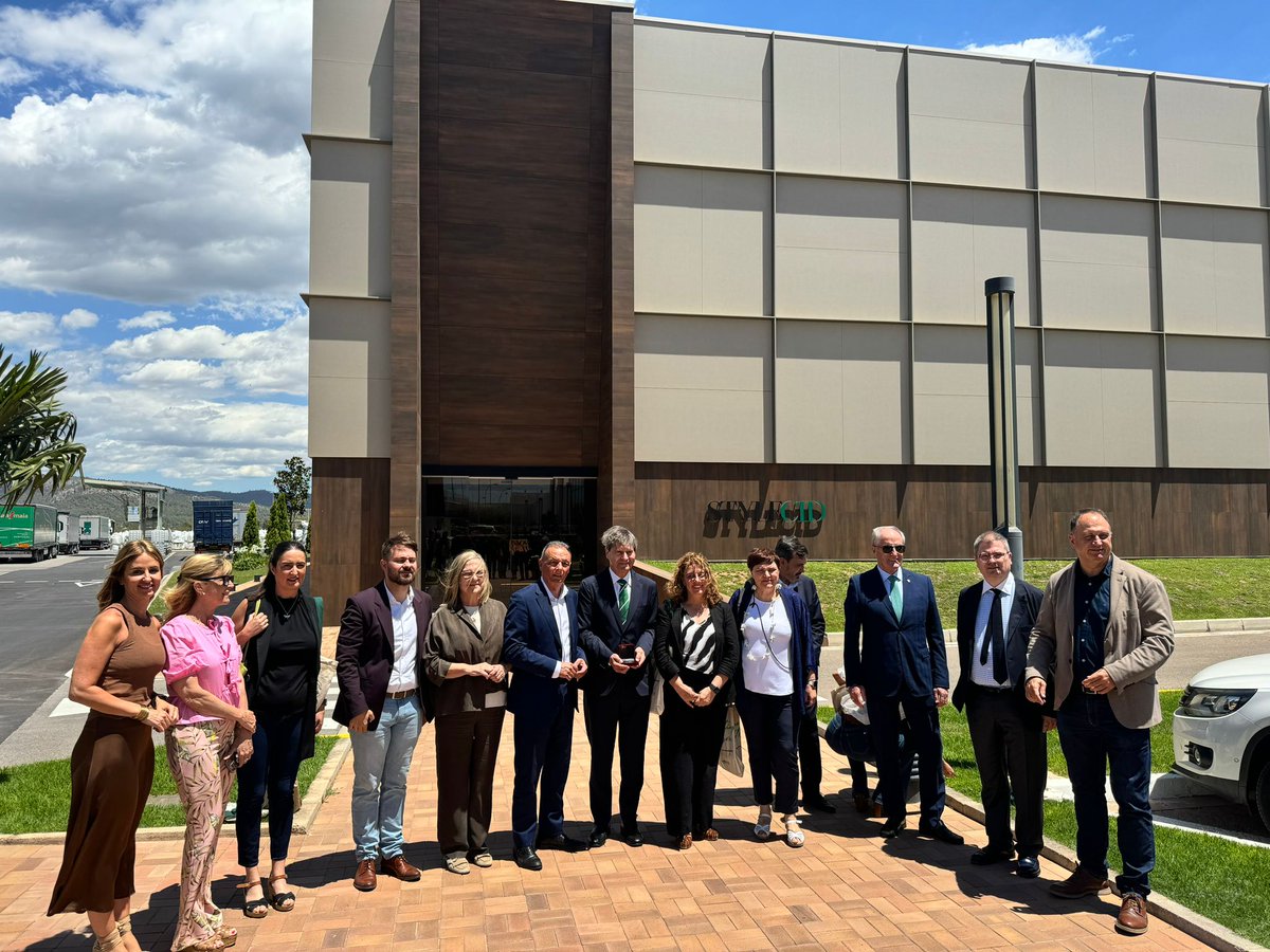 CEV_CV's tweet photo. 📰La #CEV impulsa la visita de la Comisión de Industria y Turismo del Congreso de los Diputados a #Castellón

👥 Han visitado las instalaciones de @pamesaceramica y #Torrecid junto al presidente de CEV y de #CEVCastellón

📎🎙️ https://t.co/lqR52ZMudI https://t.co/6vGmGF4qMq