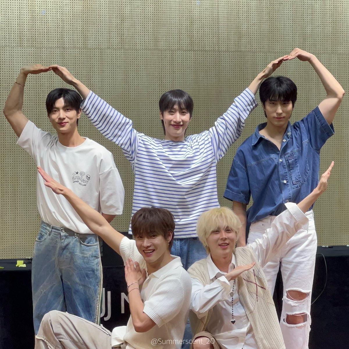 섬머센트 tweet media