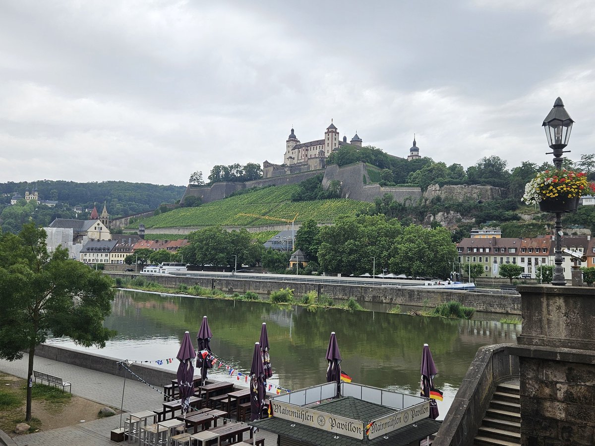 Herr Richards tweet media