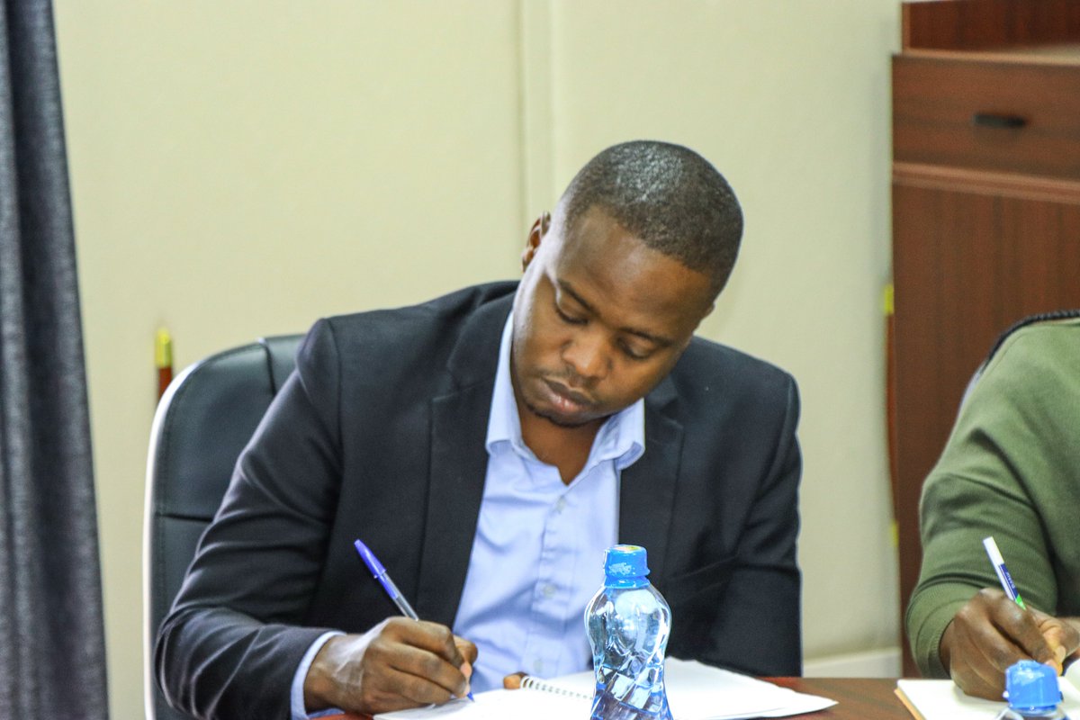 Dir_vetservices's tweet photo. Head, Disease Surveillance, Vector Regulatory &amp; Zoological Services Dr. Njogu gave insightful remarks on how to implement the PPR Eradication program in Kenya
Capacity building in Diagnostics &amp; Efficacy trials centers will also serve to enhance disease control. #EradicatePPR https://t.co/xs6cE2QROz