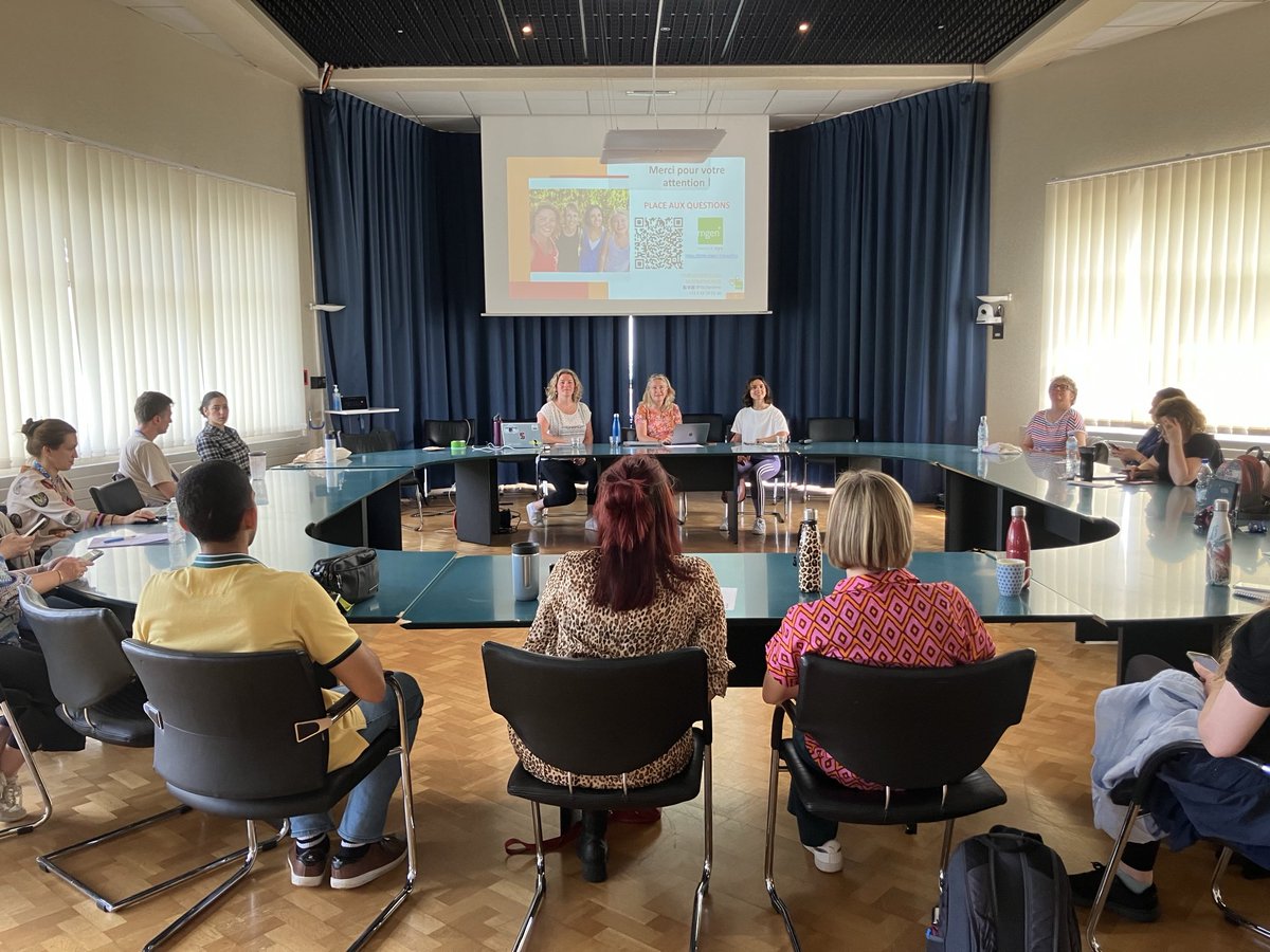 Atelier sur les rythmes et mouvements pour un meilleur bien-être au quotidien. Un Dr en Neurosciences et Chronobiologie - une Sophrologue  et une Coach sportive ont dispensé des connaissances et astuces pour un meilleur équilibre. Dernier atelier de la semaine QVCT à l’UHA.